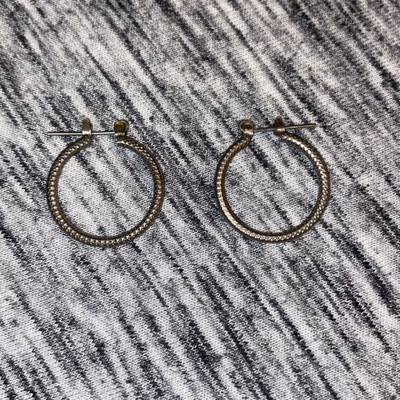 Simple Classic Textured Silver-Tone Small Hoop Earrings Costume Jewelry - Picture 4 of 6